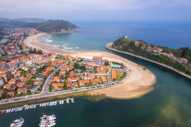 Kuzey İspanya 'daki Ribadesella' nın hava manzarası