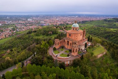Bologna 'daki Madonna di San Luca' nın hava manzarası