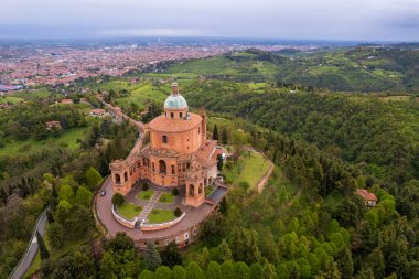 Bologna 'daki Madonna di San Luca' nın hava manzarası