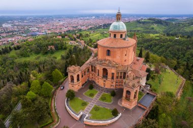 Bologna 'daki Madonna di San Luca' nın hava manzarası