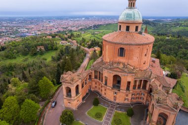 Bologna 'daki Madonna di San Luca' nın hava manzarası