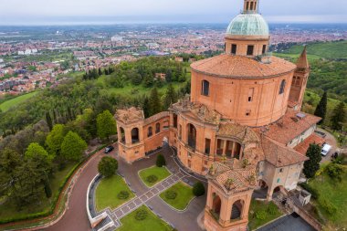 Bologna 'daki Madonna di San Luca' nın hava manzarası