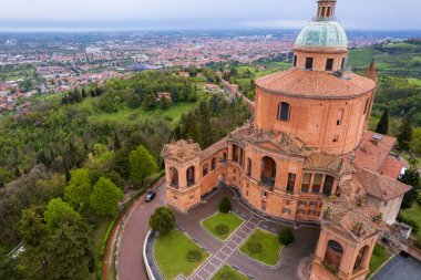 Bologna 'daki Madonna di San Luca' nın hava manzarası