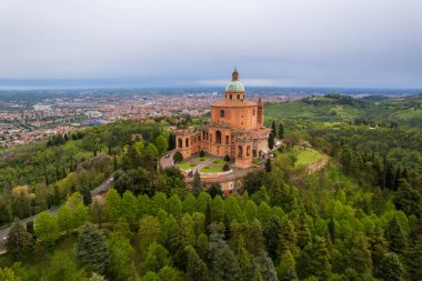 Bologna 'daki Madonna di San Luca' nın hava manzarası