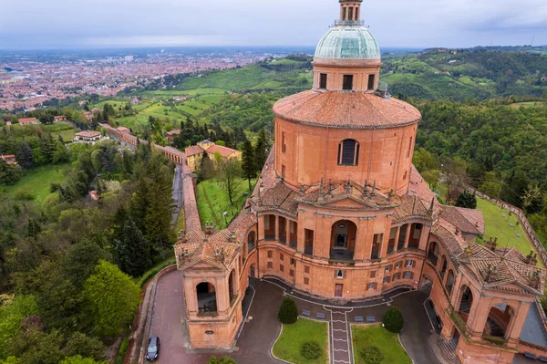 Bologna 'daki Madonna di San Luca' nın hava manzarası