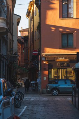 Bologna Caddesi 'nin sabah manzarası