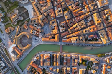 İtalyan kasabası Senigallia 'nın havadan görünüşü