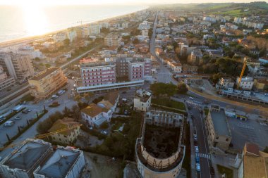 İtalyan kasabası Senigallia 'nın havadan görünüşü