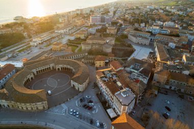 İtalyan kasabası Senigallia 'nın havadan görünüşü