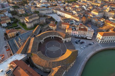 İtalyan kasabası Senigallia 'nın havadan görünüşü