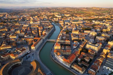 İtalyan kasabası Senigallia 'nın havadan görünüşü