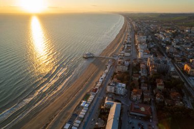 İtalyan kasabası Senigallia 'nın havadan görünüşü
