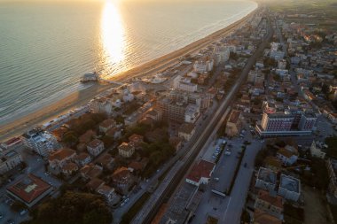 İtalyan kasabası Senigallia 'nın havadan görünüşü