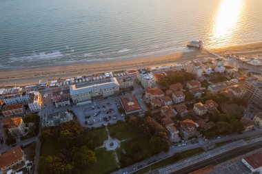 İtalyan kasabası Senigallia 'nın havadan görünüşü