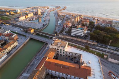 İtalyan kasabası Senigallia 'nın havadan görünüşü