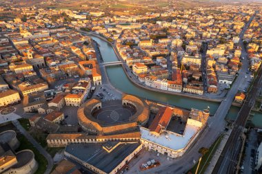 İtalyan kasabası Senigallia 'nın havadan görünüşü