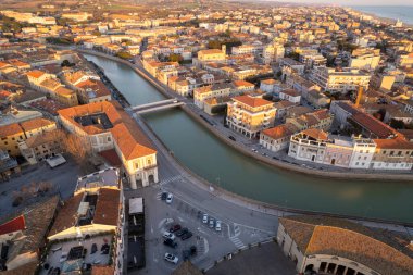İtalyan kasabası Senigallia 'nın havadan görünüşü