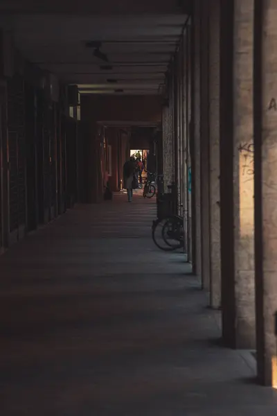 Bologna Caddesi 'nin sabah manzarası