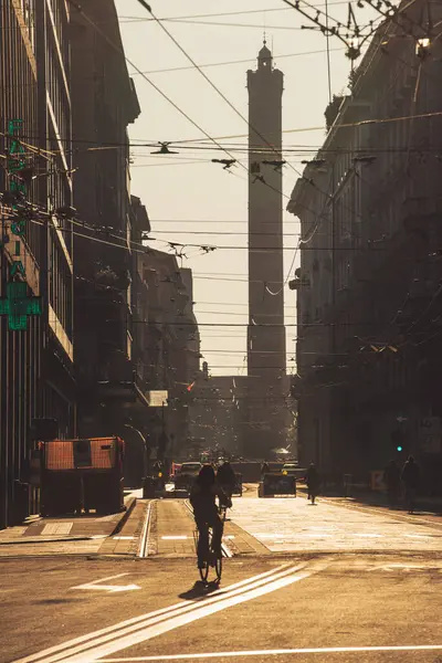 Bologna Caddesi 'nin sabah manzarası