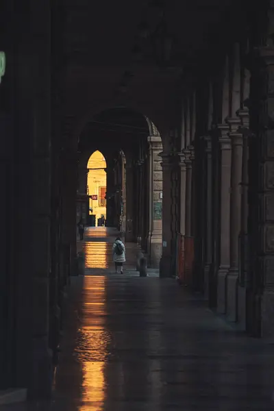 Bologna Caddesi 'nin sabah manzarası