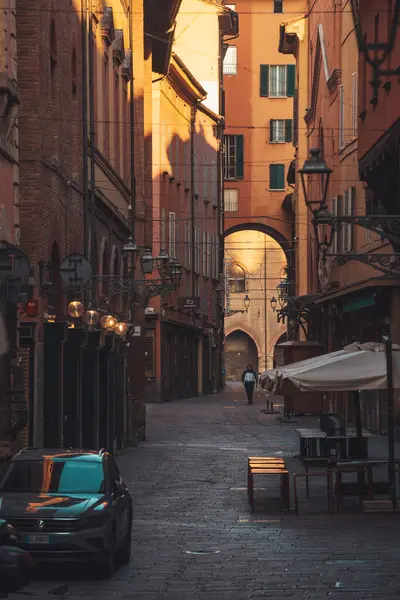 Bologna Caddesi 'nin sabah manzarası