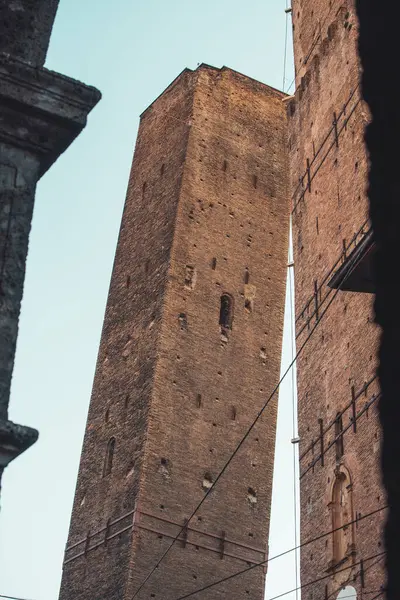 Bologna Caddesi 'nin sabah manzarası