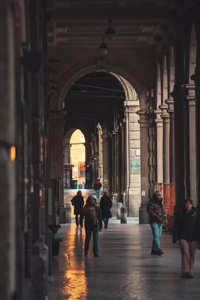 Bologna Caddesi 'nin sabah manzarası