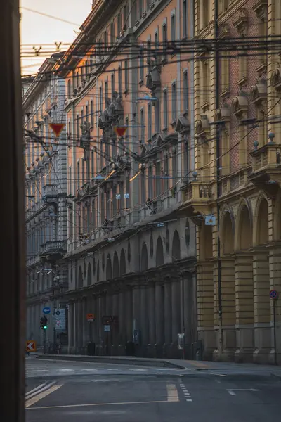 Bologna Caddesi 'nin sabah manzarası