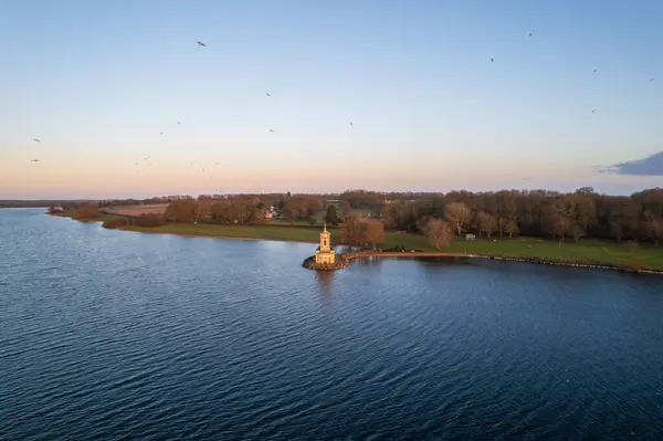 Rutland 'daki Normanton Kilisesi' nin havadan görünüşü