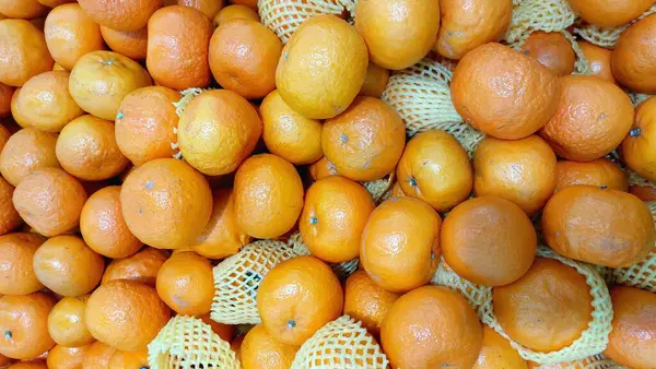 Taze portakal yığınının üst görüntüsü