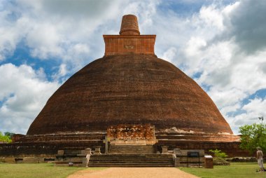 Antik Budist manastır şehri Anuradharpura, Sri Lanka 'da Abayagiri dagoba