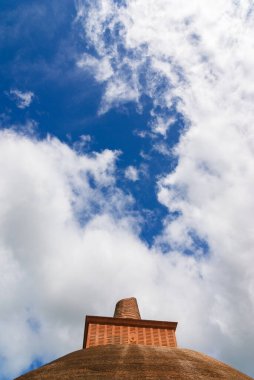 Antik Budist manastır şehri Anuradharpura, Sri Lanka 'da Abayagiri dagoba