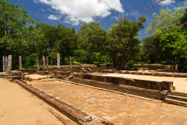 Budist rahipler için yemekhane kalıntıları, Anuradhapura, Sri Lanka