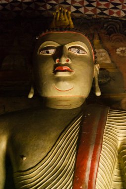 Dambulla mağarasının içinde Buda heykeli