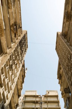 Zavallı terk edilmiş apartmanlar, Kuveyt.