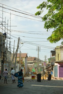 Onlarca yıllık savaştan zarar görmüş bir şehirde hayat yavaş yavaş normale dönüyor.