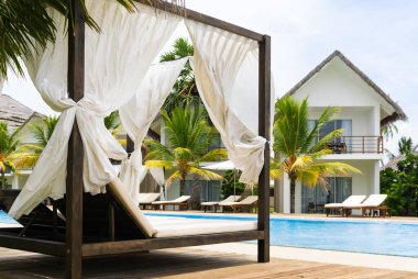 Yüzme havuzunda, Amaya Beach Oteli 'nde