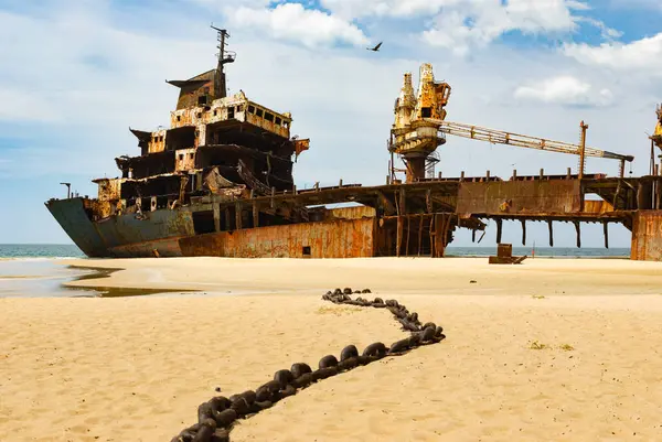 Farrah 3 gemi enkazı, Sri Lanka 'nın kuzey doğu kıyısında.