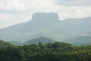 Bathalegala Kanda diğer adıyla İncil Kayası, Sri Lanka