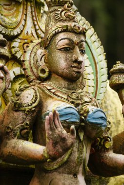 Seetha Amman kovil hindu tapınağının ön cephesindeki eski heykel.