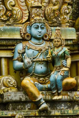 Seetha Amman kovil hindu tapınağının ön cephesindeki eski heykel.