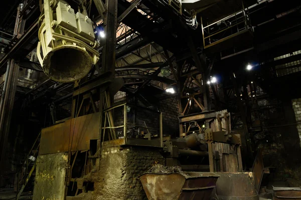 Terk edilmiş endüstriyel dökümhanenin soğuk fırını