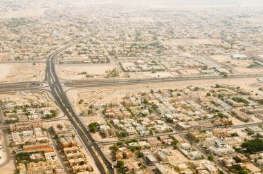 Orta Doğu bir şehirde çalışan karayolu havadan görünümü