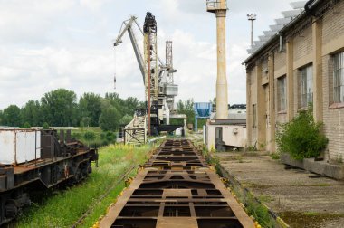 Endüstriyel tersane seyir büyük vinç ve railtracks ile terk