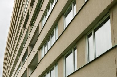 Komünist tarzı tek tip beton daireli ev windows