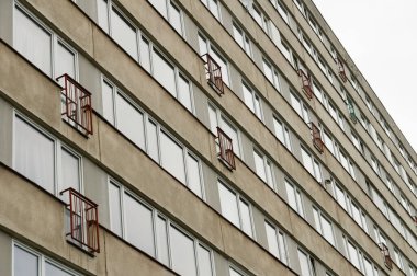 Komünist tarzı tek tip beton daireli ev windows