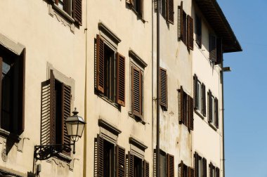 Ahşap pencere kepenkleri Floransa, İtalya cepheler