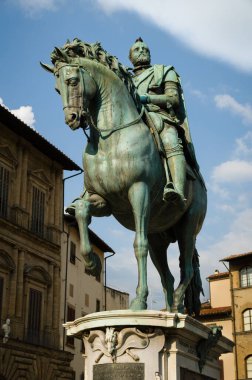 Cosimo ı Medici Piazza della Signoria adlı atlı heykeli