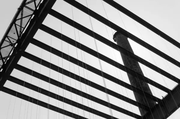 Dolni Vitkovice Sanayi Bölgesi, Ostrava, Çek Cumhuriyeti bacada uzun boylu tuğla silüeti