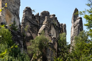 Prahov Kayalıkları 'ndaki doğal kumtaşı oluşumları rock kasabası, Bohem cenneti, Çek Cumhuriyeti